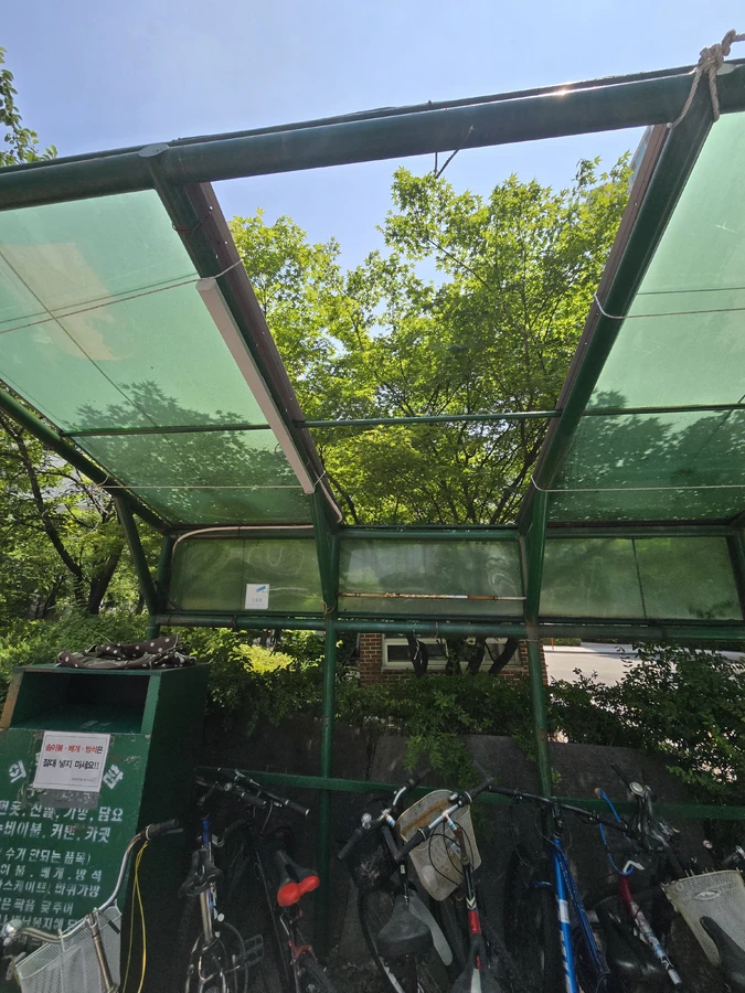 캐노피 프레임 휘어짐 현상 확인