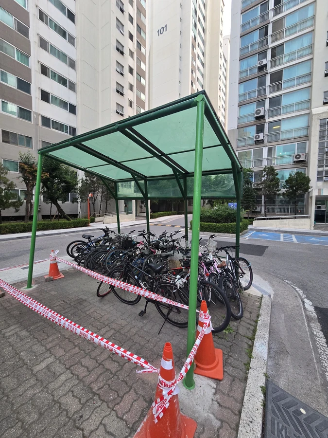 자전거보관소 렉산 캐노피 정리 완료